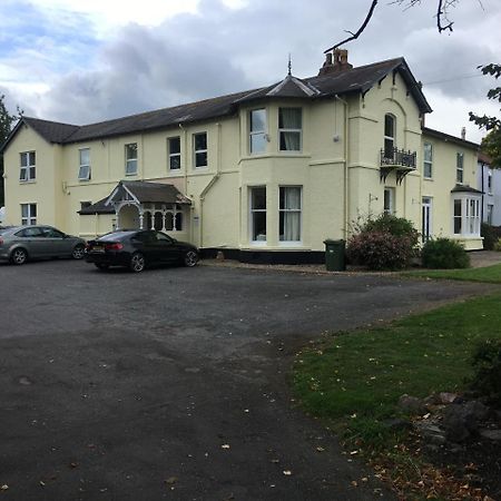 Winston Manor Guesthouse Rooms Churchill  Exterior photo