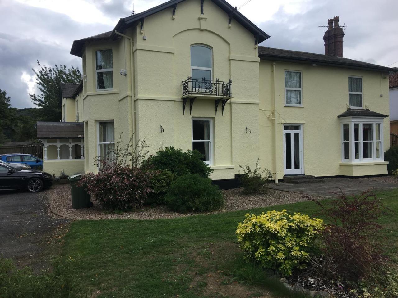 Winston Manor Guesthouse Rooms Churchill  Exterior photo